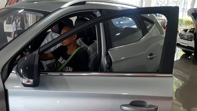 MG ZST at MG Alabang смотреть онлайн