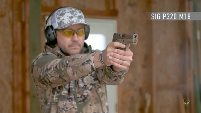 Sig M17 vs M18 9mm Pistols смотреть онлайн