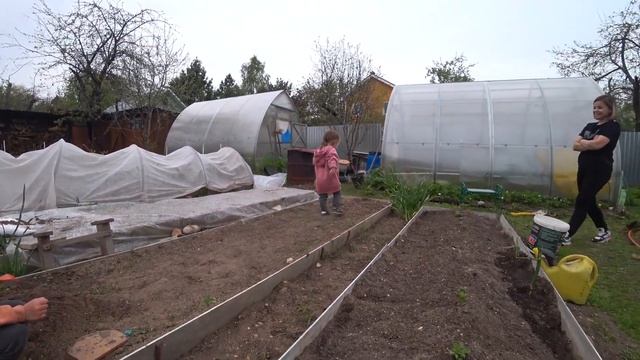 Влог. Перепланировка на даче. Сажаем цветы и газон. смотреть онлайн