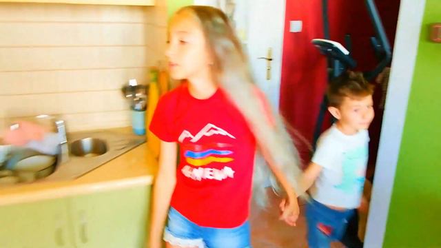 Дети увидели КЛОУНа ПЕННИВАЙЗа в реальной жизни! "ОНО" #2 существует? Pennywise Clown смотреть онлайн