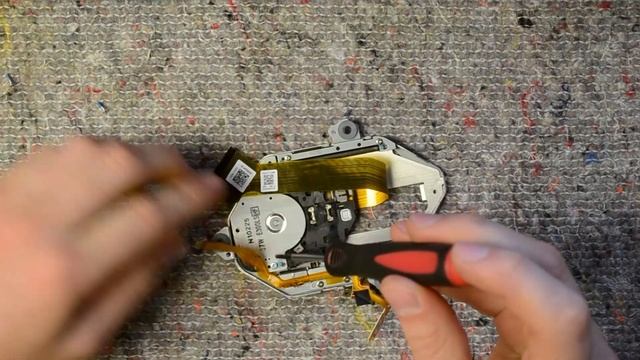 Laptop DVD-RW disassembly, take apart, teardown tutorial смотреть онлайн