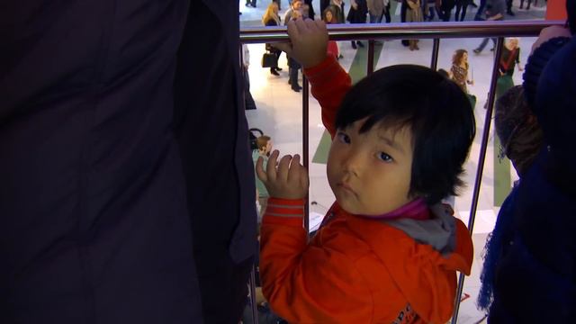 Барабанщики устроили флешмоб в ТЦ МЕТРОПОЛИС смотреть онлайн