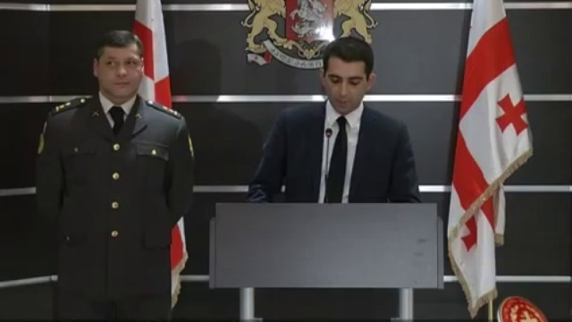 В тбилисской квартире нашли десятки единиц оружия смотреть онлайн