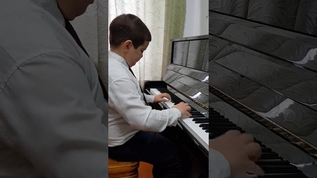 А. Абелян "Брейк-данс" - исполняет Малхасян Миран смотреть онлайн