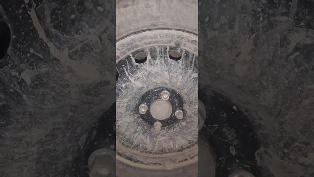 Как  правильно  закручивать колеса  колеса на автомобиле ( некоторые  этого ещё не знают ?????)