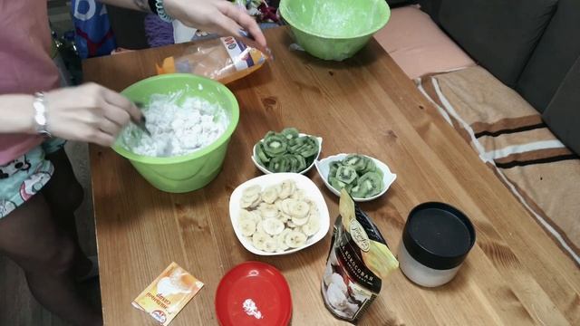 Готовим вместе с Аминой??видео с куклой реборн❤️простой рецепт тортика без выпечки ?? смотреть онлайн