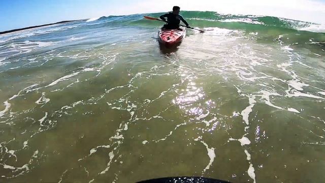 Fishing Kayak surf lesson with Adam and Jasmine смотреть онлайн