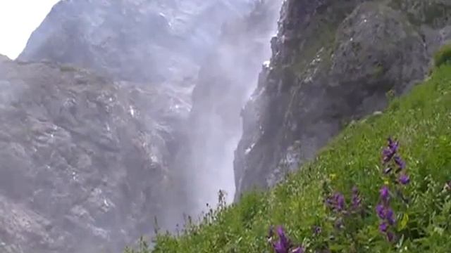 На подходе к Сурфуджинскому водопаду смотреть онлайн