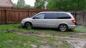 Крайслер таун кантри. Просто показываю что ПОЛНЫЙ привод работает!!! Глушитель подсекает!!!