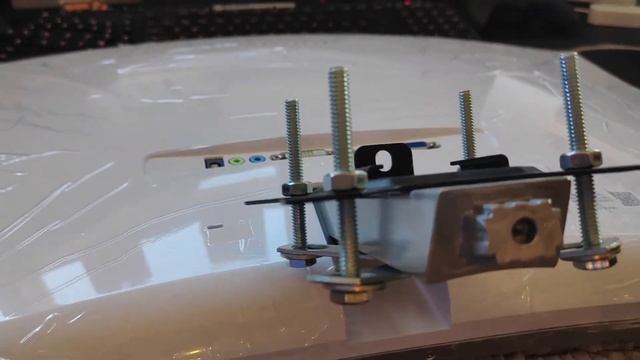Mounting a Non-VESA Standard Monitor смотреть онлайн