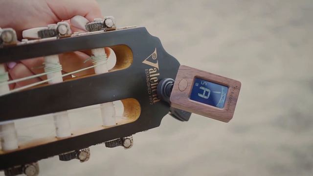 Beatberry The first wooden guitar tuner смотреть онлайн