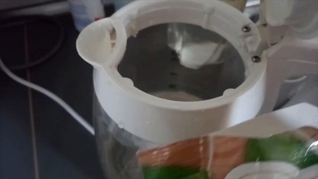 Как очистить накипь в чайнике? /How to descale a kettle? смотреть онлайн