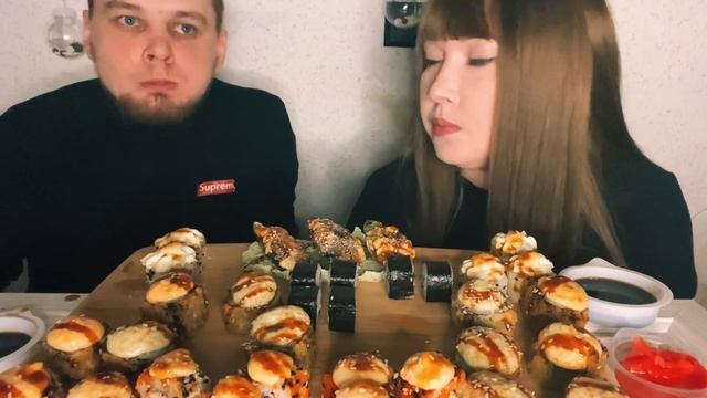 МУКБАНГ суши/роллы | MUKBANG sushi/ rolls. Женщина у окна ? смотреть онлайн