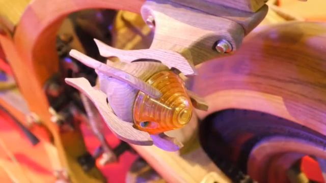 Деревянный мотоцикл на мотошоу IMIS'2015 смотреть онлайн