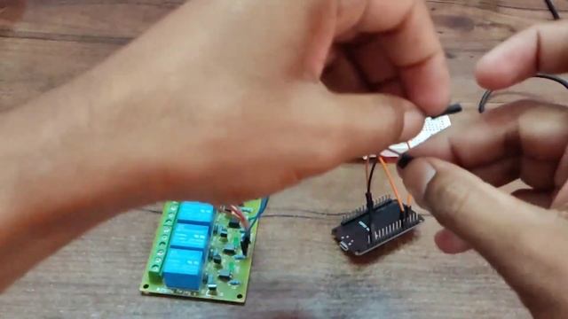 Create a Smart Plant Watering System with ESP32 and Firebase смотреть онлайн