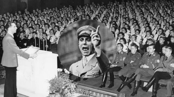 Joseph Goebbels x Particles