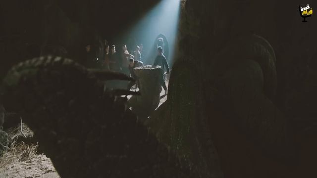 طفل بيقابل ثعبان ذهبي صغير وبياخده يربيه ويتكلم معاه وبيبقو اصحاب ولما بيكبر بيحميه وينقذه من الموت смотреть онлайн