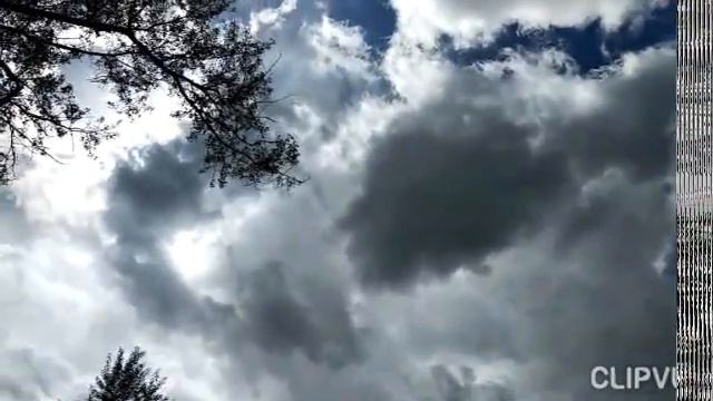 АХ, ЭТИ ТУЧИ В ГОЛУБОМ , НАПОМИНАЮТ МОРЕ... смотреть онлайн