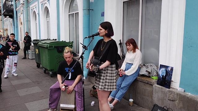 Подожди дожди дожди (cover на И. Корнелюка). Уличные музыканты Дина @bbebeshka и Сева на Невском пр смотреть онлайн