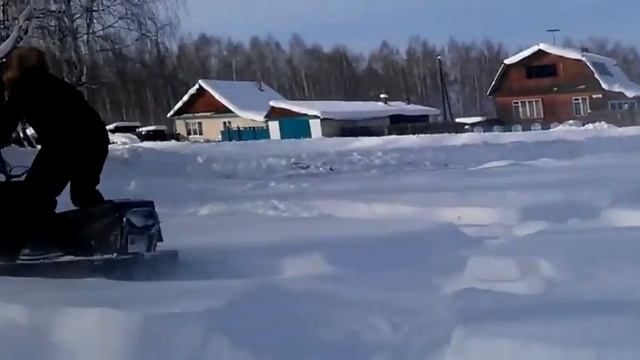 Снегоход буран в полете!.3gp смотреть онлайн