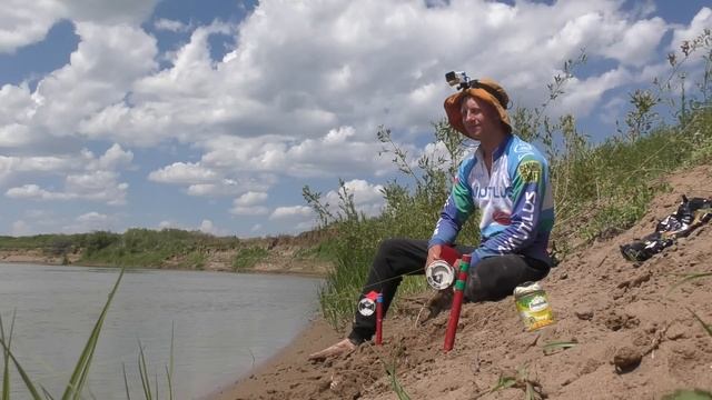 Ловля речных "МОНСТРОВ" на ЗИМНИЕ ЖЕРЛИЦЫ! Рыбалка 2022. смотреть онлайн