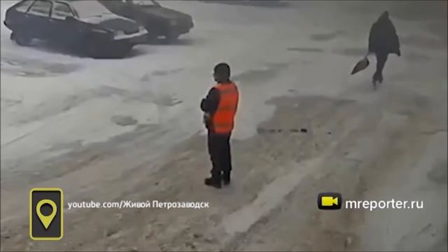 Самый невозмутимый дворник живёт в Петрозаводске смотреть онлайн