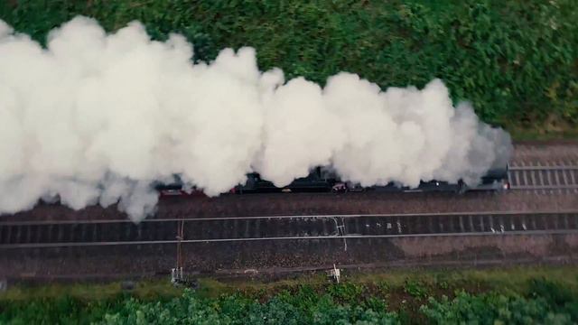4k drone footage of the Fellsman Steam Train (Black Jubilee 45690 Leander) at Lancaster смотреть онлайн