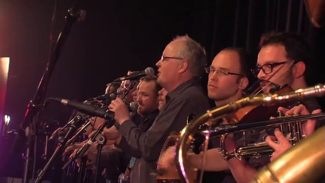 Traines Meuriennes Orchestra - Fest noz Yaouank 2013 - Mazurka смотреть онлайн