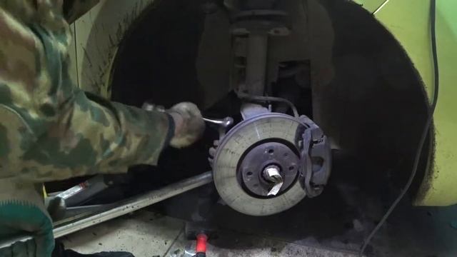 Замена рулевого наконечника на Citroen C3 Picasso. смотреть онлайн