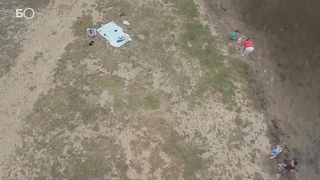 Долой дистанцию. Казанцы заполонили пляжи озера Лебяжье смотреть онлайн