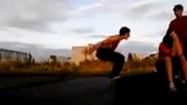 Хотел сделать сальто двойное и сломал руку