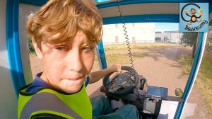 Дети и Машина. Диана и Даня играют в полицию на машине. Манкиту