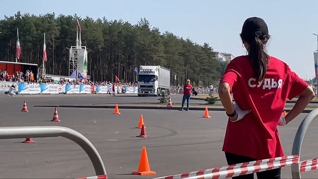 День дальнобойщика. Конкурс водителей большегрузов . Обновлённый к5 КАМАЗ мастер смотреть онлайн