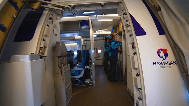 FIRST CLASS Airplane Seat On Hawaiian Airlines | Only A $1,200 Upgrade, Traveling Home To Orlando! смотреть онлайн