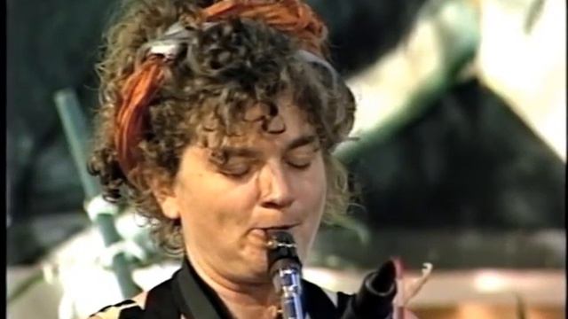 Beth Custer, Will Bernard, and Friends on FOG TOWN NETWORK "The Lips that Kissed the Paper" смотреть онлайн