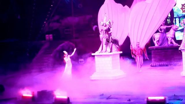 Chimelong International Circus Show. "Paradise Garden" part. Live animals running on the stage! смотреть онлайн