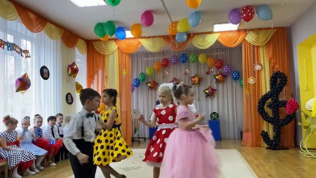 Танго. Выпускной в саду у Леры смотреть онлайн
