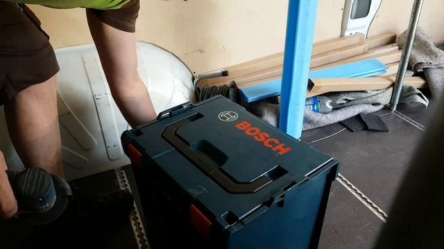 Bosch GWS 12V-76, Stahllaschen kürzen смотреть онлайн