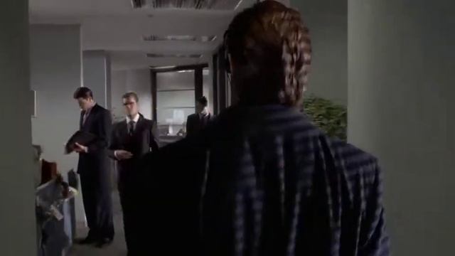 Кристиан Бейл идет под Daft Punk смотреть онлайн