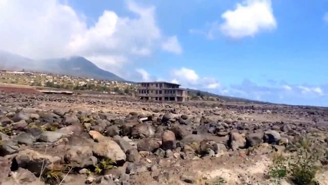 Plymouth Montserrat - Volcanic destruction and drive to jetty смотреть онлайн