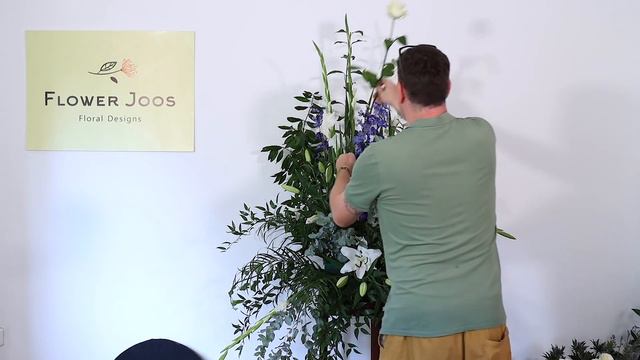How To Make A Large Pedestal Design With Fresh Flowers смотреть онлайн