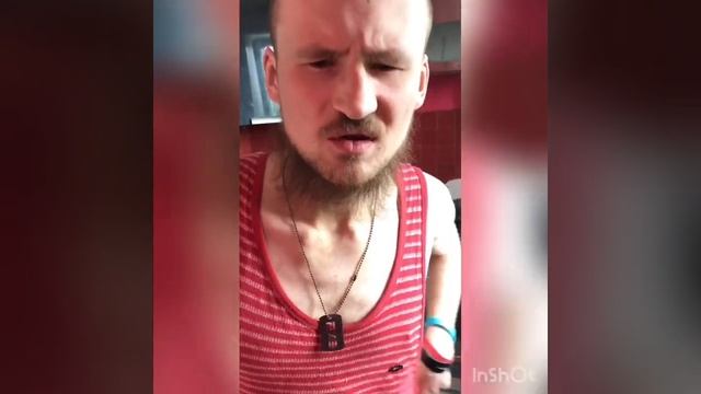 Саша пробует горький шоколад
