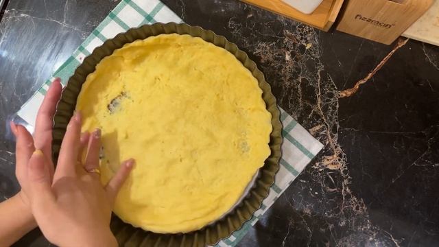 Пироги с абрикосом и изюмом