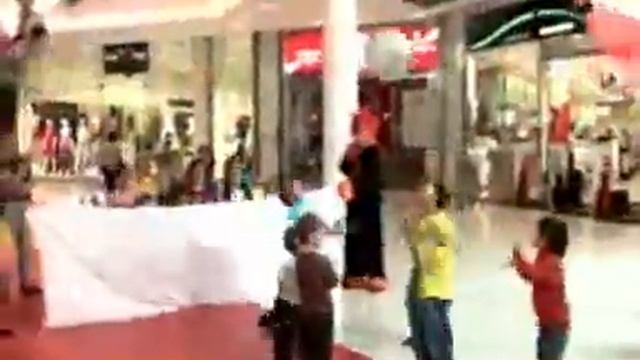 Веселые колдуньи и Чертенок в ТЦ Гагаринский смотреть онлайн