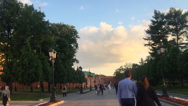 Выпускные в школах России. День выпускников в Москве Русская Америка смотреть онлайн