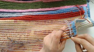 Еще один вариант коврика из остатков пряжи и ПВХ.Вяжем крючком .