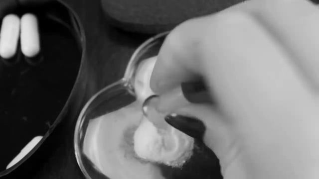 How to Apply: Vampire Fangs смотреть онлайн