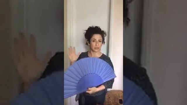 Flamenco Talk! with Rina | How To Choose A Flamenco Fan For Dancing смотреть онлайн