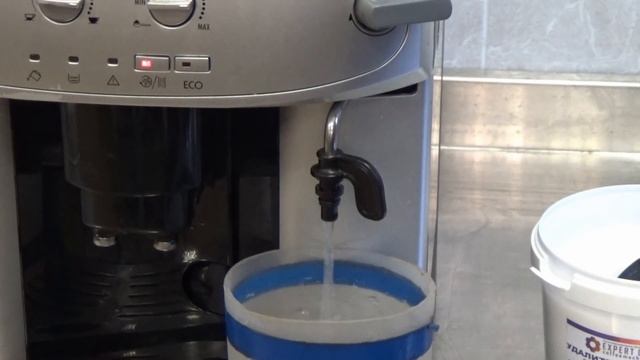 Чистка от накипи кофемашины DeLonghi CAFFE VENEZIA смотреть онлайн
