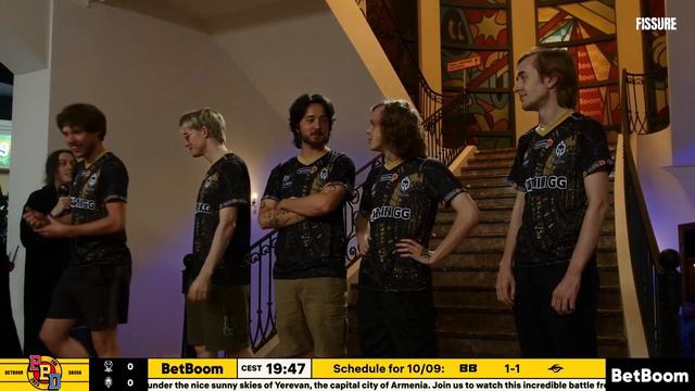 "RAMZES walking like GTA npc" -Gaimin Gladiators & 9Pandas entrance at BetBoom Dacha 2023 смотреть онлайн